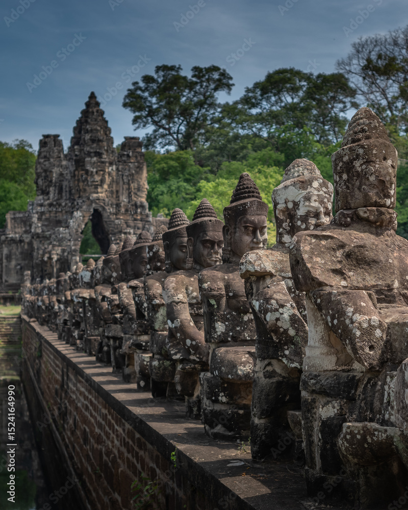 Obraz premium Ancient temples of the abandoned city of Angkor, near the city of Siem Reap, Cambodia