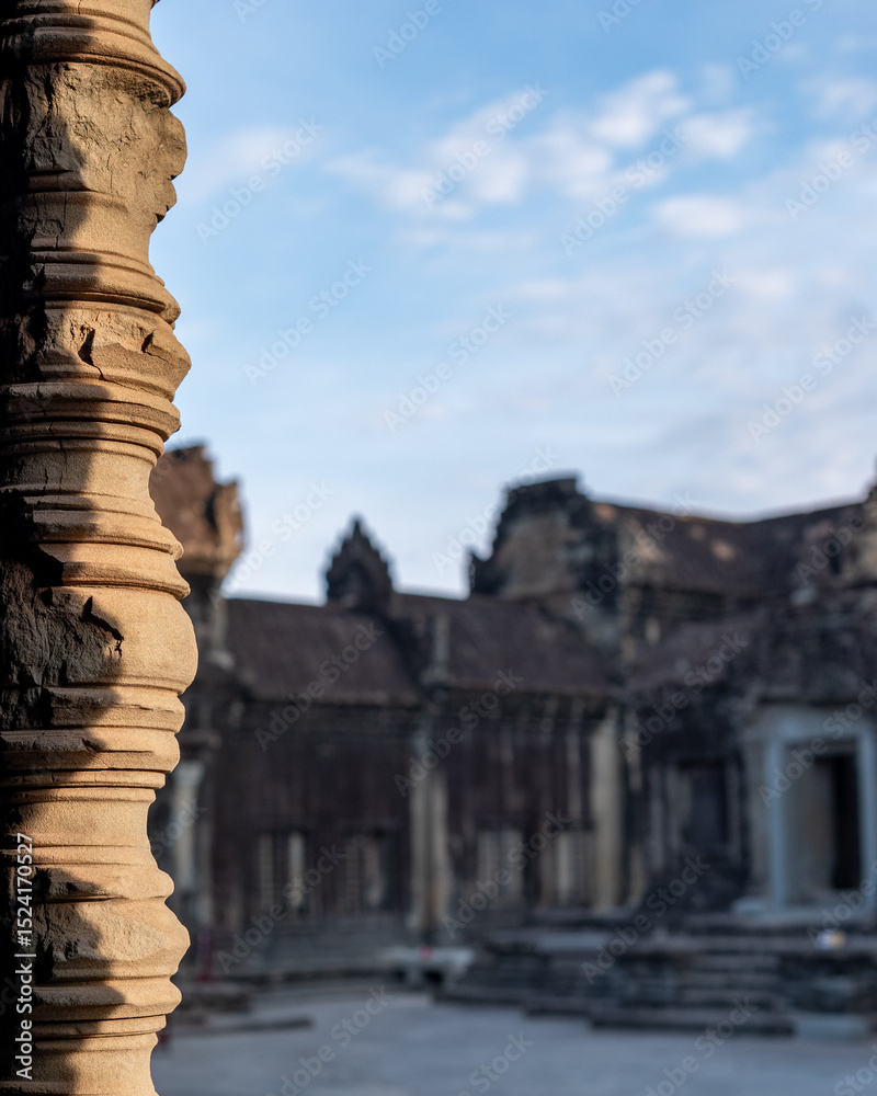 Obraz premium Ancient temples of the abandoned city of Angkor, near the city of Siem Reap, Cambodia