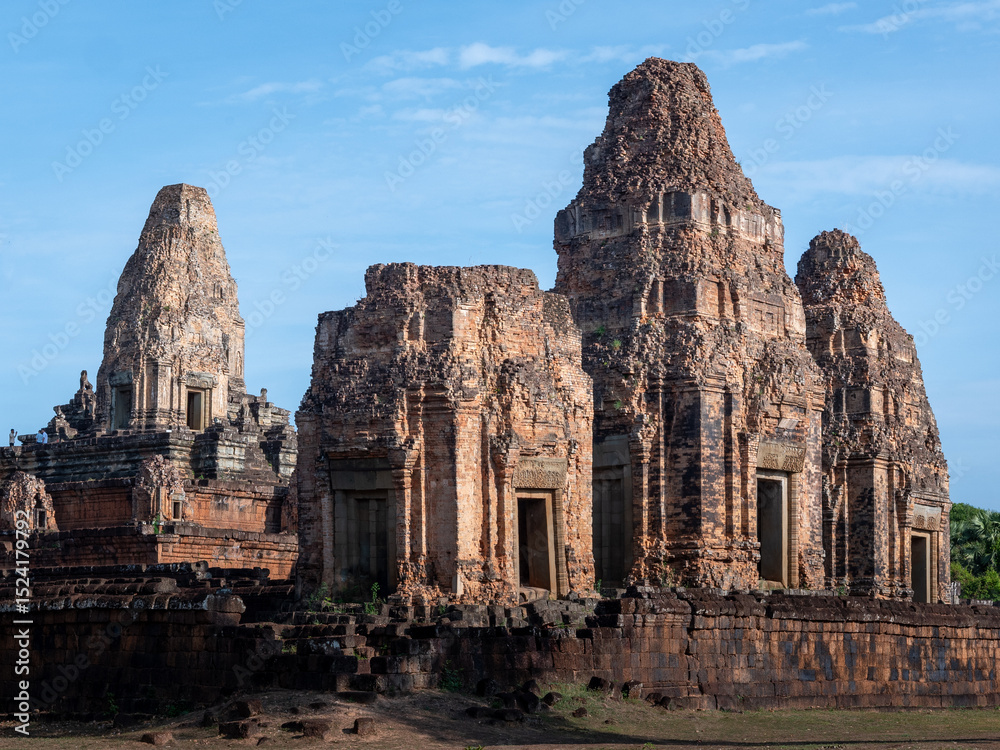 Obraz premium Ancient temples of the abandoned city of Angkor, near the city of Siem Reap, Cambodia