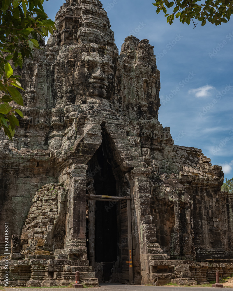 Obraz premium Ancient temples of the abandoned city of Angkor, near the city of Siem Reap, Cambodia