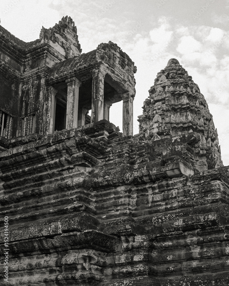 Obraz premium Ancient temples of the abandoned city of Angkor, near the city of Siem Reap, Cambodia