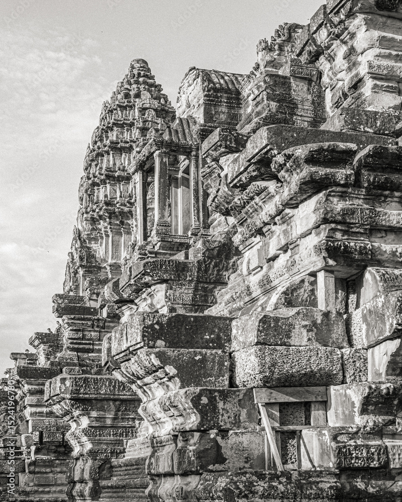 Obraz premium Ancient temples of the abandoned city of Angkor, near the city of Siem Reap, Cambodia