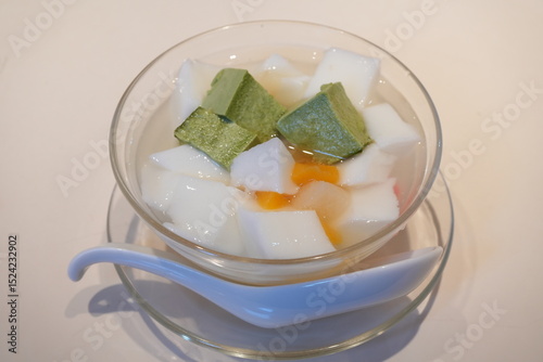 Chinese Sweets, Almond Tofu or Jelly - 中華料理 杏仁豆腐