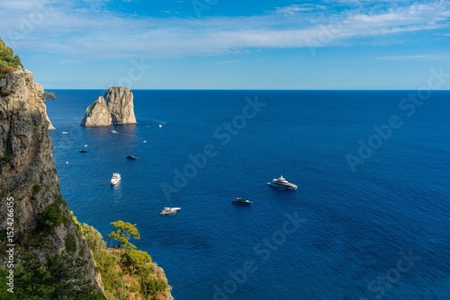 Obraz na plátně Yachts near Capri's cliffs