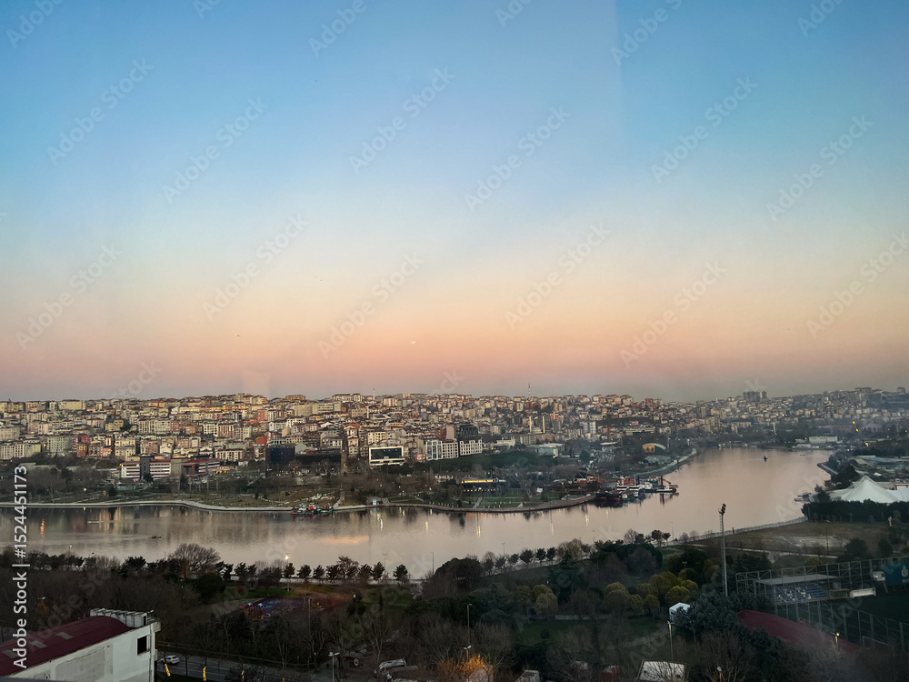Obraz premium View of the Golden Horn at sunrise