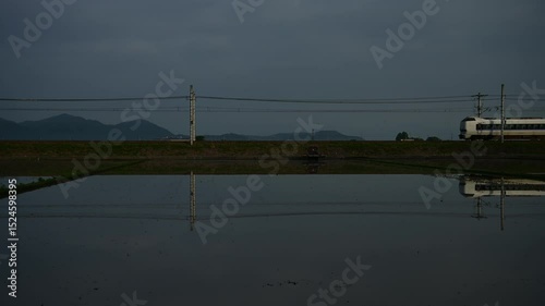 初夏の田園地帯を走る特急らくラクびわこ （東海道本線 安土 - 能登川, 2025年5月） photo