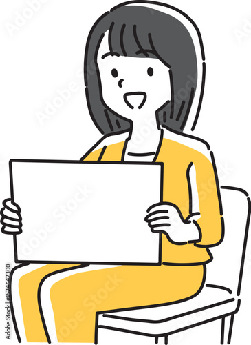 座ってボードを見せる女性