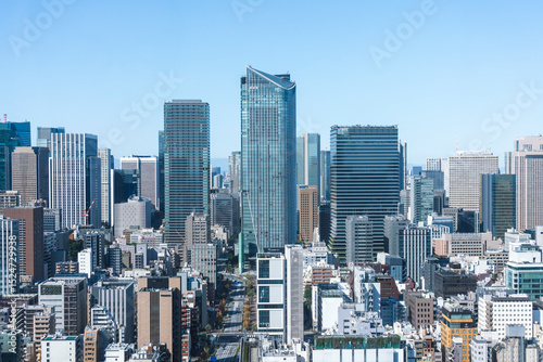 晴天の東京都心のビル群