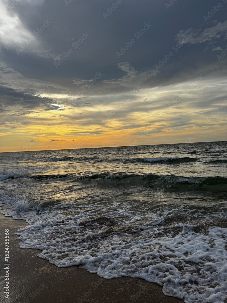 Obraz premium sunset over the sea