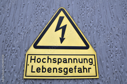 Schild Hochspannung Lebensgefahr photo