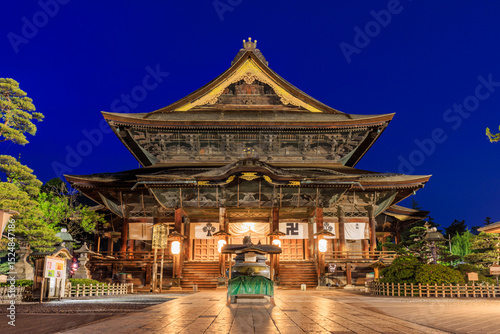 初夏の善光寺　夜景　長野県長野市　Zenkoji Temple in early summer. night view. Nagano Pref, Nagano City.
