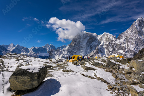 Campamento Base de altura del Pico Lobuche photo