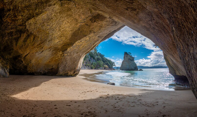 Poster Cathedral Cove Te Hoho zeerots bij Cathedral Cove  © Luis
