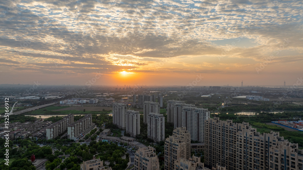 Fototapeta premium The scenery of city sunset and evening glow