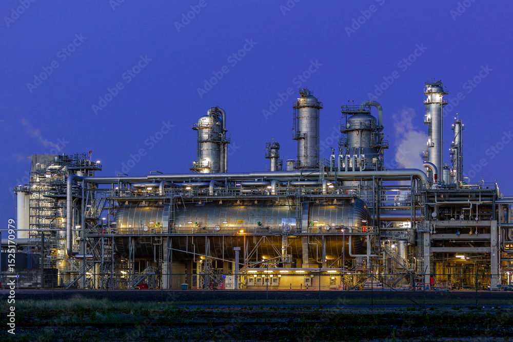 Obraz premium chemical installation at blue hour
