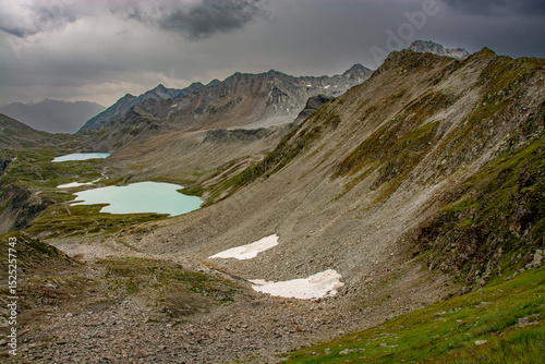 Circular hike to the Jöriseen from Wägerhus near Davos, via Jörihorn and Jöriflüelafurgga. Stunning mountain views and scenic alpine lakes await!