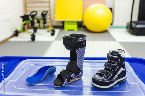 Bilde på lerret Supportive footwear and mobility aids are organized for children's physical reha