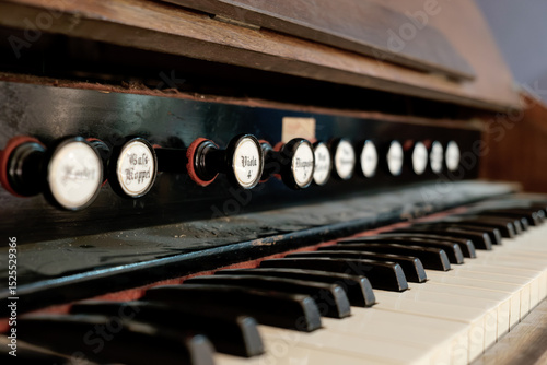Canvas Print Alte Antike Orgel mit Patina und Staub