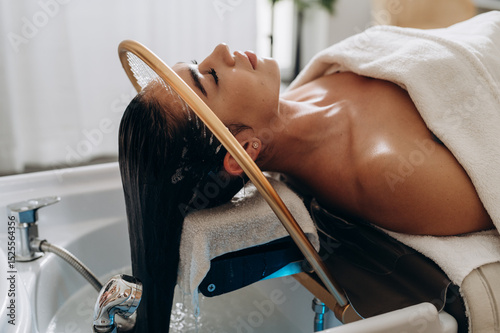 Scalp treatment spa using circulating shower water system for professional head wash therapy.