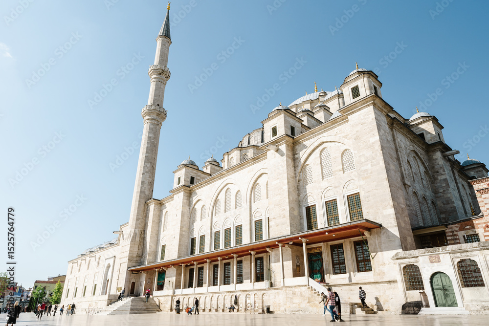 Fototapeta premium Fatih Mosque in Istanbul, Turkey – Historic Ottoman Landmark