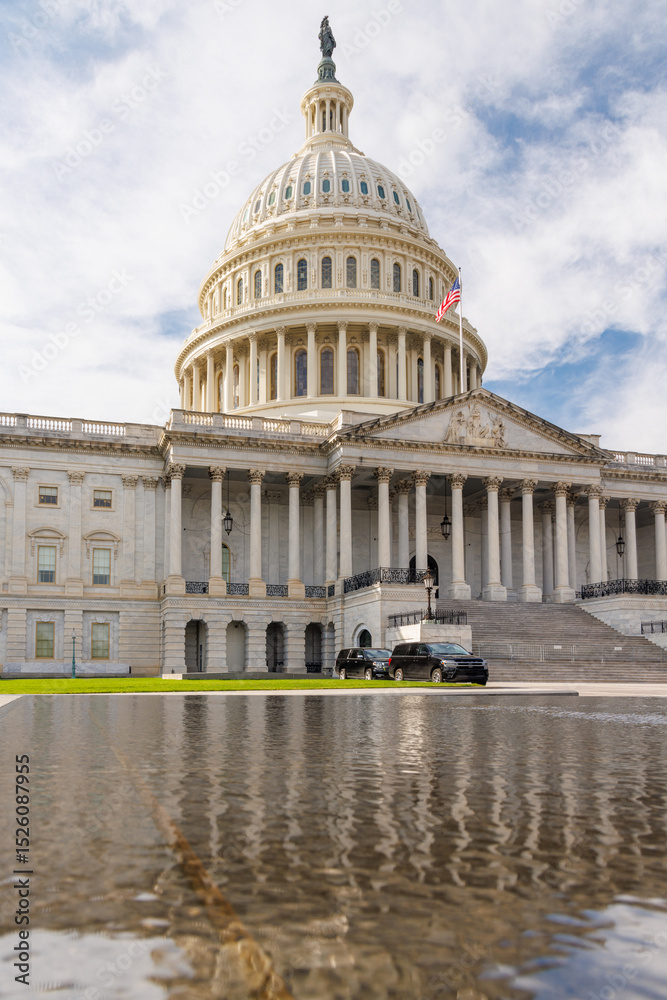 Obraz premium The iconic United States Capitol building, an emblem of American democracy