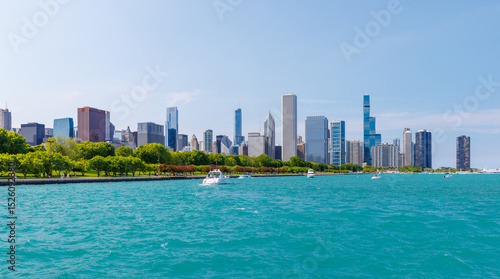 Wallpaper Mural Bright and sunny view of downtown Chicago with the shimmering Michigan lake in the foreground Torontodigital.ca