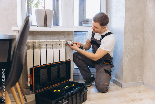 Φωτογραφία Professional plumber repairing heating system in modern apartment
