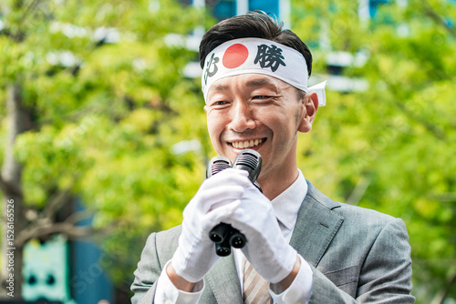 街頭演説する選挙の立候補者イメージ photo