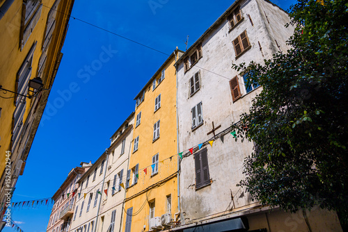 Fototapeta Naklejka Na Ścianę i Meble -  Dans les rues de Bastia capitale de la Corse génoise sur l'Ile de beauté