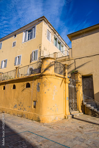 Fototapeta Naklejka Na Ścianę i Meble -  Dans les rues du village de Erbalunga Brando sur le Cap Corse en France