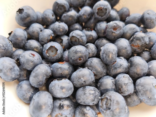A picture of beautiful blueberries in a plate.