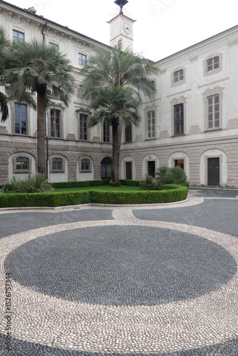 Wallpaper Mural courtyard of the palace in italy Torontodigital.ca