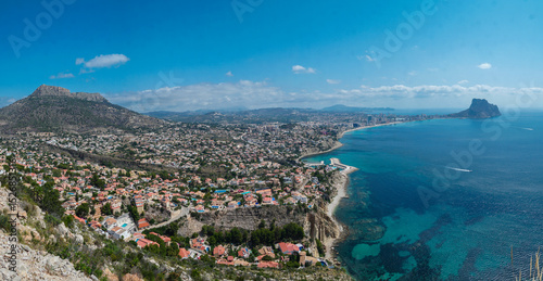 Panorámica de Calpe y Peñon de Ifach en Alicante Costablanca , desde el espolón del Mascarat