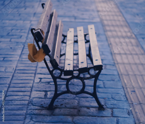 Wallpaper Mural bench in the city Torontodigital.ca