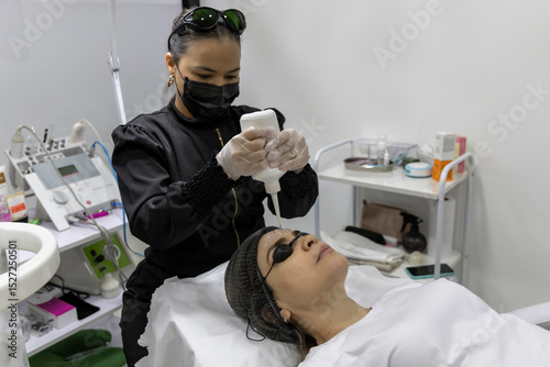 Obraz na płótnie Esthetician applying conductive gel for IPL (Intense Pulsed Light) photorejuvena