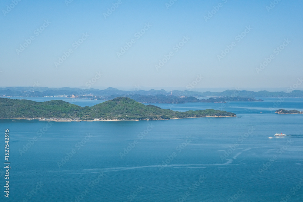 Fototapeta premium 屋島の展望台から眺める女木島