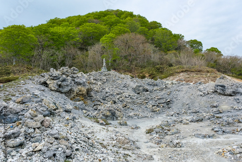 白い石英が堆積した霊場恐山