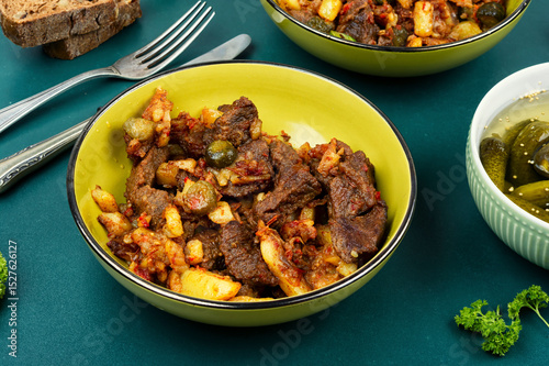 Azu in Tatar from beef, meat ragout.