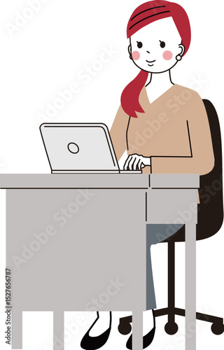 デスクで仕事をしている若い女性