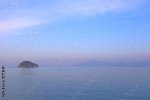朝の瀬戸内海の風景