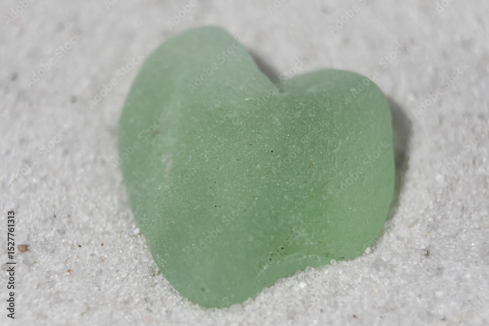 Obraz premium Aqua Sea Glass on a White Sand Beach