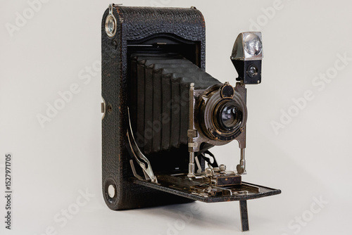 Câmera fotográfica de fole vintage com estrutura