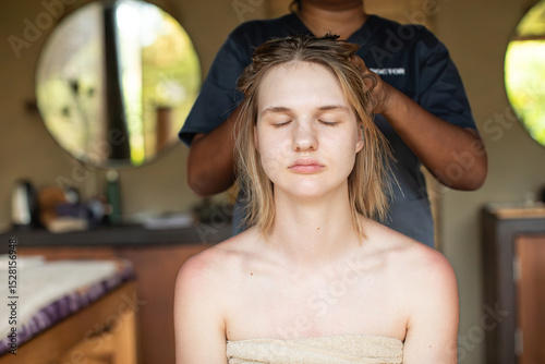 head and body massage with oil, ayurvedic massage