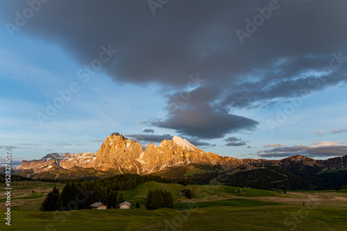 Seiser Alm am Abend Dolomiten
