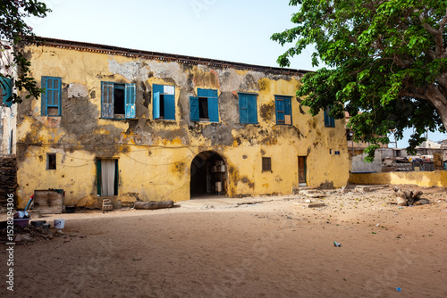 vue de l'île de Gorée au large de Dakar au Sénégal en Afrique occidentale