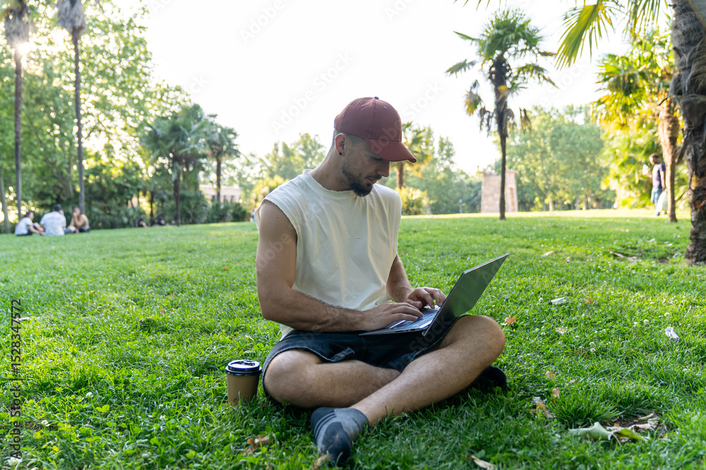 Obraz premium Freelancer working on laptop in park near debod temple, madrid