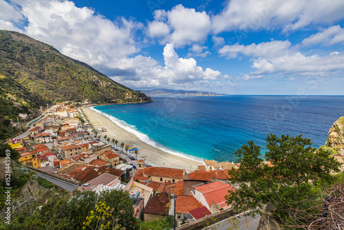 Fototapeta Naklejka Na Ścianę i Meble -  Italy, Calabria, Scilla. View of the beach from the upper town.
