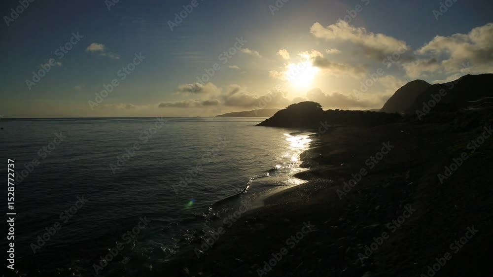 奄美大島、朝日の反射。光の覇者。踊る光。 奄美大島、朝日の反射。光の覇者。踊る光。