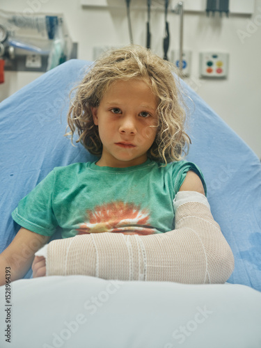 young boy in hospital with broken arm