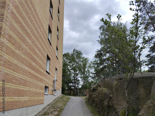 Narrow walkway next to apartment building